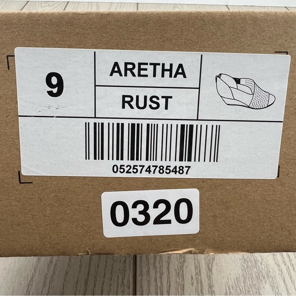 Journee Collection Women's Aretha Perforated Peep Toe Wedge Sandals 9 Rust $95 - Picture 8 of 8